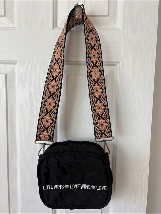 Handbags - NWOT Gender Neutral Soft Crossbody Bag w/Adjustable “Guitar” Strap - Love Wins❤️